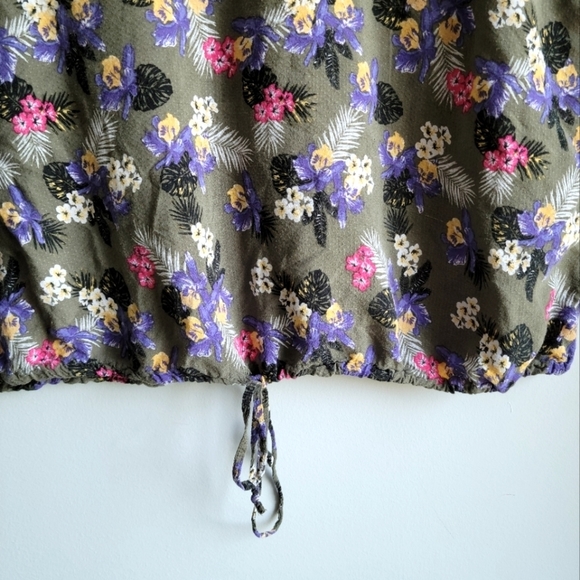 Michel Studio Floral Lightweight T-Shirt - Fits Size US L - Picture 3 of 6